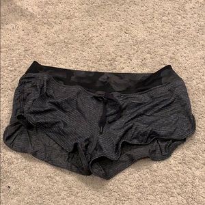 LULULEMON ATHLETICA LOOSE FIT SHORTS